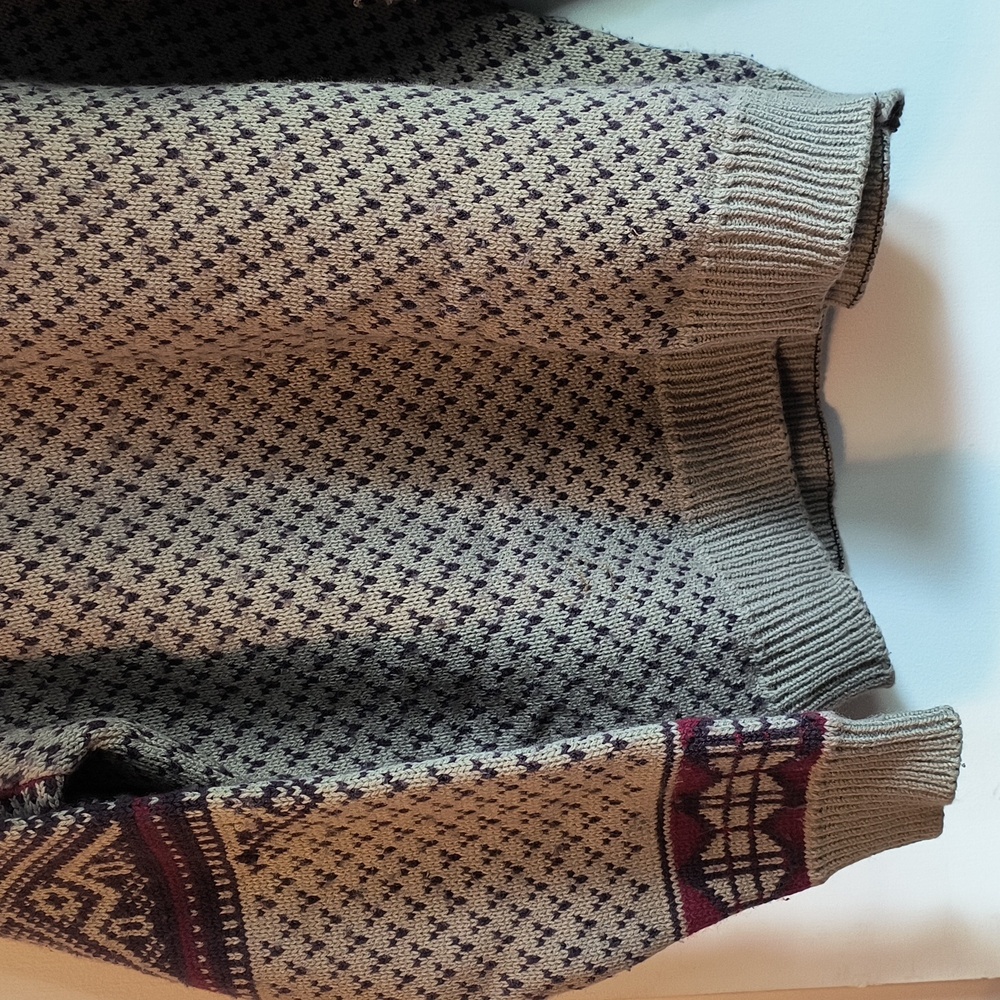 Vintage Patterned Knit Sweater - Picture 2 of 5